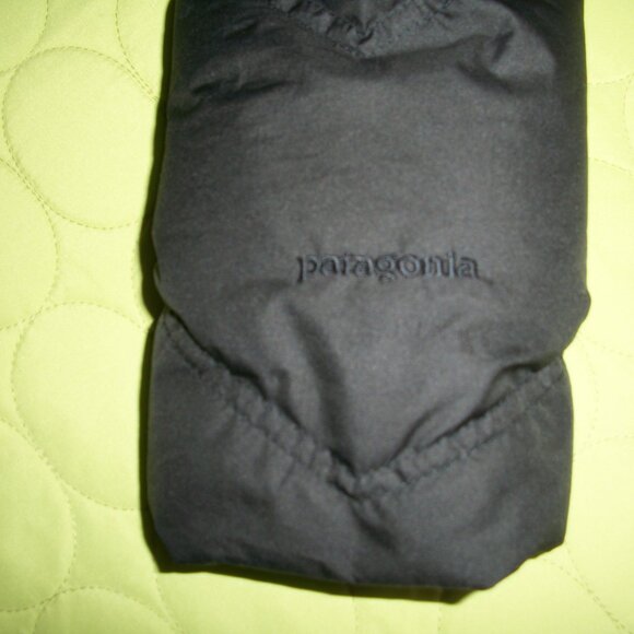 Patagonia Women's Black Down Puffer Coat with Hood - Picture 7 of 16